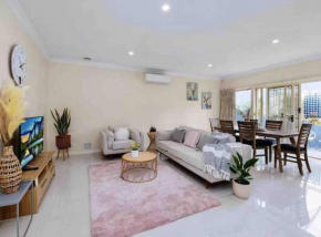 4 bedrooms house walking to shopping town#20A, Doncaster East
